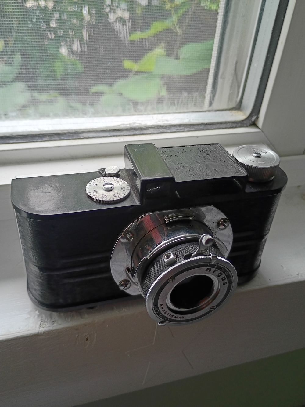 Vintage-Style Black Camera with Chrome Lens ARGUS